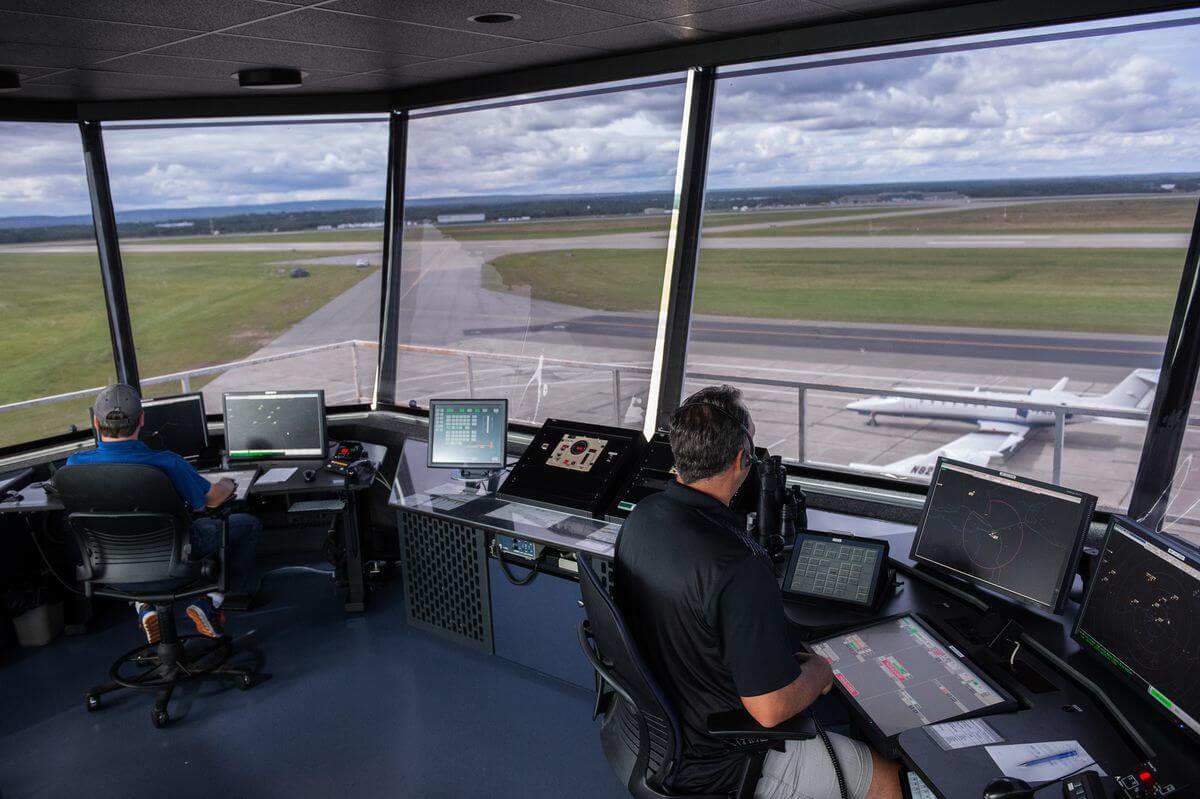 NAV CANADA How NAV CANADA determines levels of service in Canadian airspace